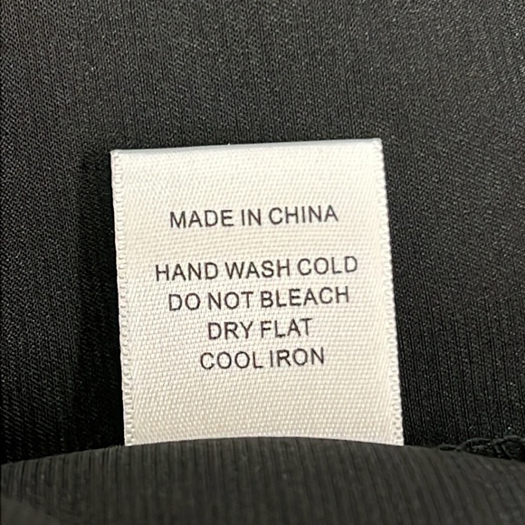 Vine & Love Women’s Satin Finish Long Flouncy Sleeved Blouse Size Small - Picture 6 of 10